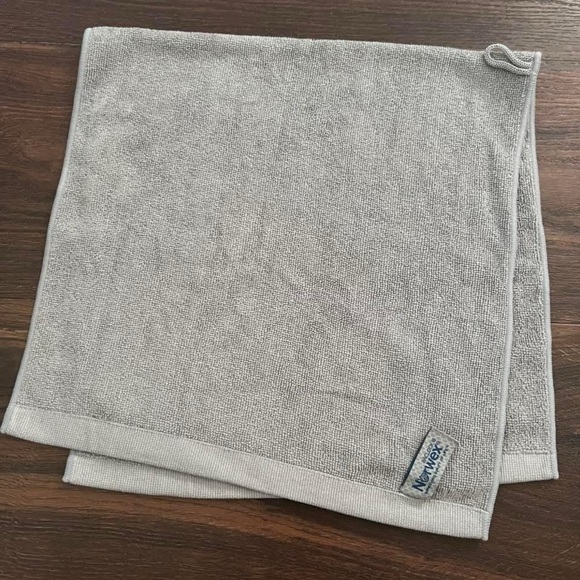 NEW Norwex Graphite Microfiber Hand Towel - Picture 1 of 1